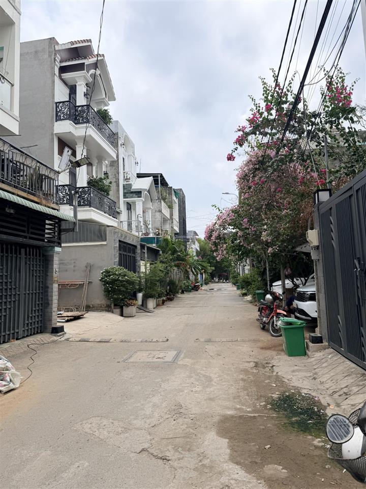 Rẻ nhất kv  chỉ 4,25 tỷ  bán nhà 3 tầng  hxh trường lưu gần chợ long trường  q9