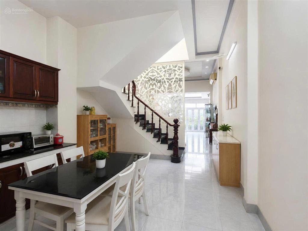 Bán nhà 2 tầng  65m²  hxh thông  gò cát  phú hữu  q9  chỉ 5,6 tỷ