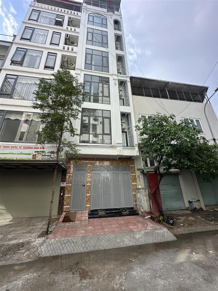 Cắt lỗ bán căn nhà 3 tầng tại phố lê lợi 60m2 mt5 tài chính lang quang 10tỷ.