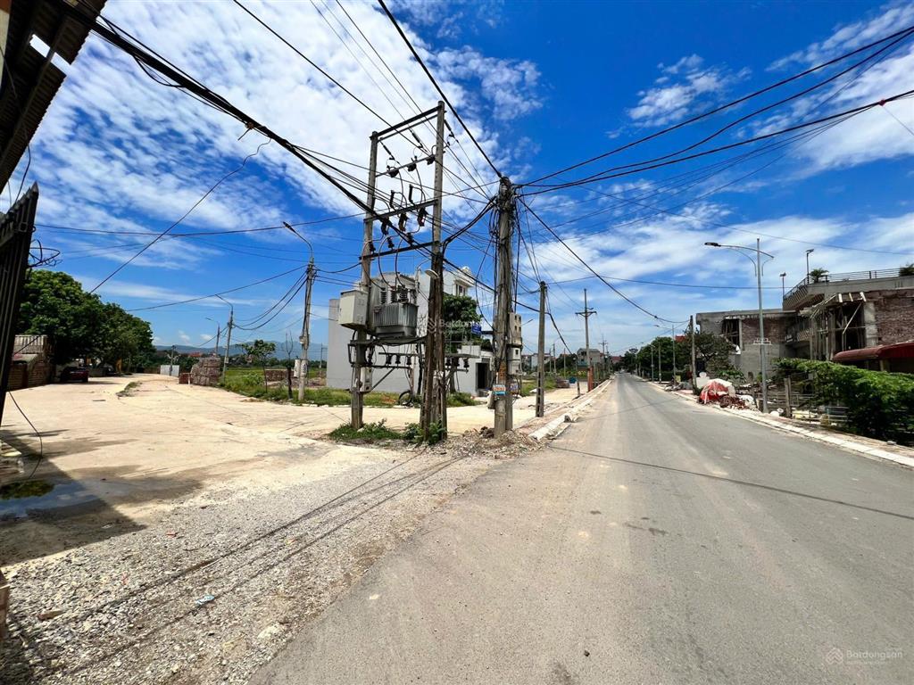 Bán nhà đất 115m2 khu đấu giá hữu văn chương mỹ hà nội đường trước đất 10m giá nhỉnh nhẹ 20tr/1m2
