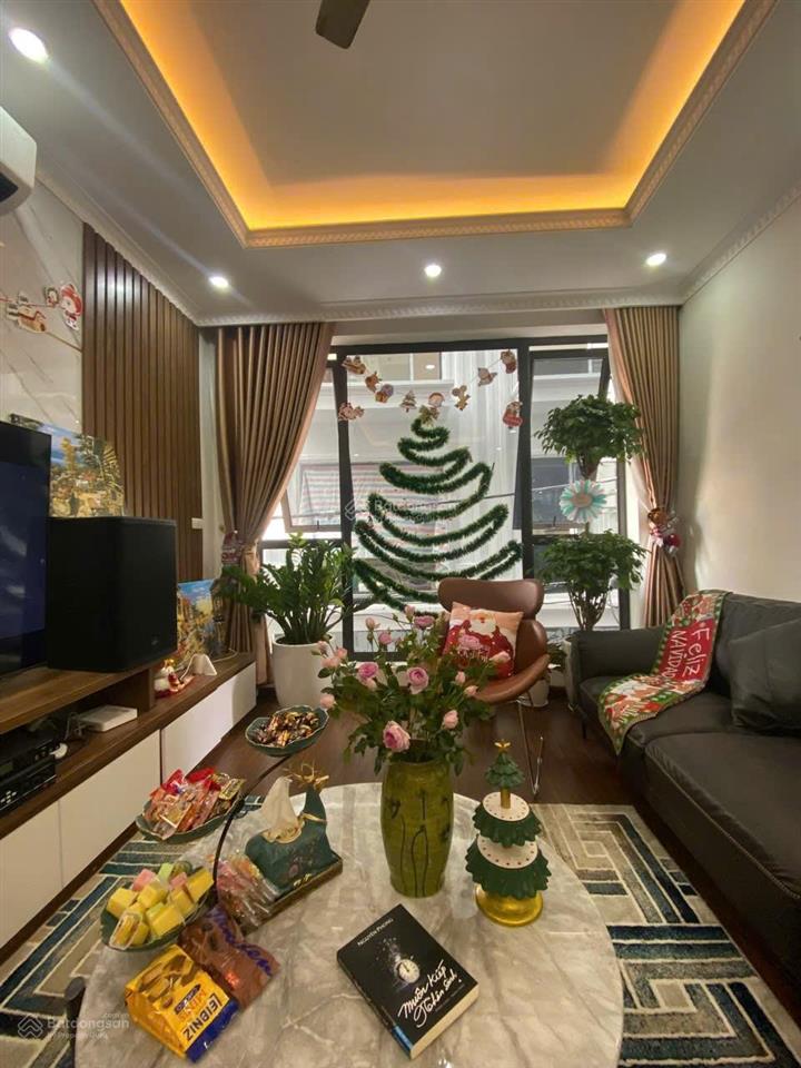 Cho thuê nhà nguyên căn phố nguyễn sơn  full nội thất  ô tô vào nhà  mặt ngõ ô tô tránh