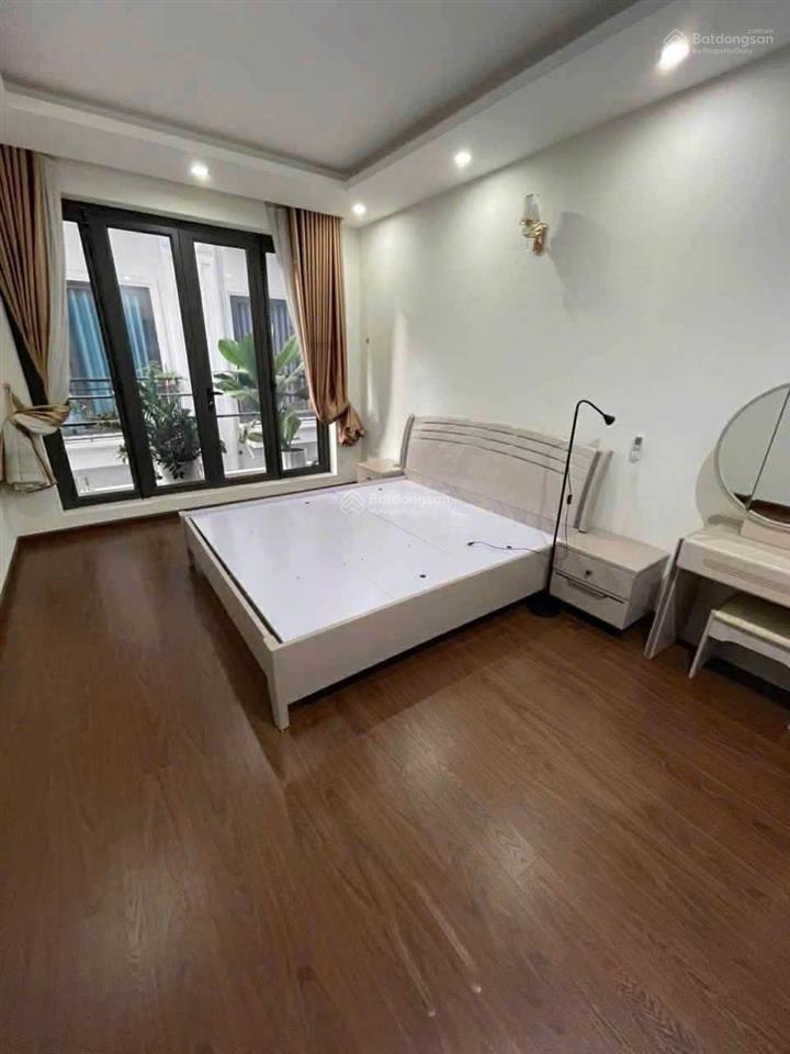 Cho thuê nhà nguyên căn phố nguyễn sơn  full nội thất  ô tô vào nhà  mặt ngõ ô tô tránh