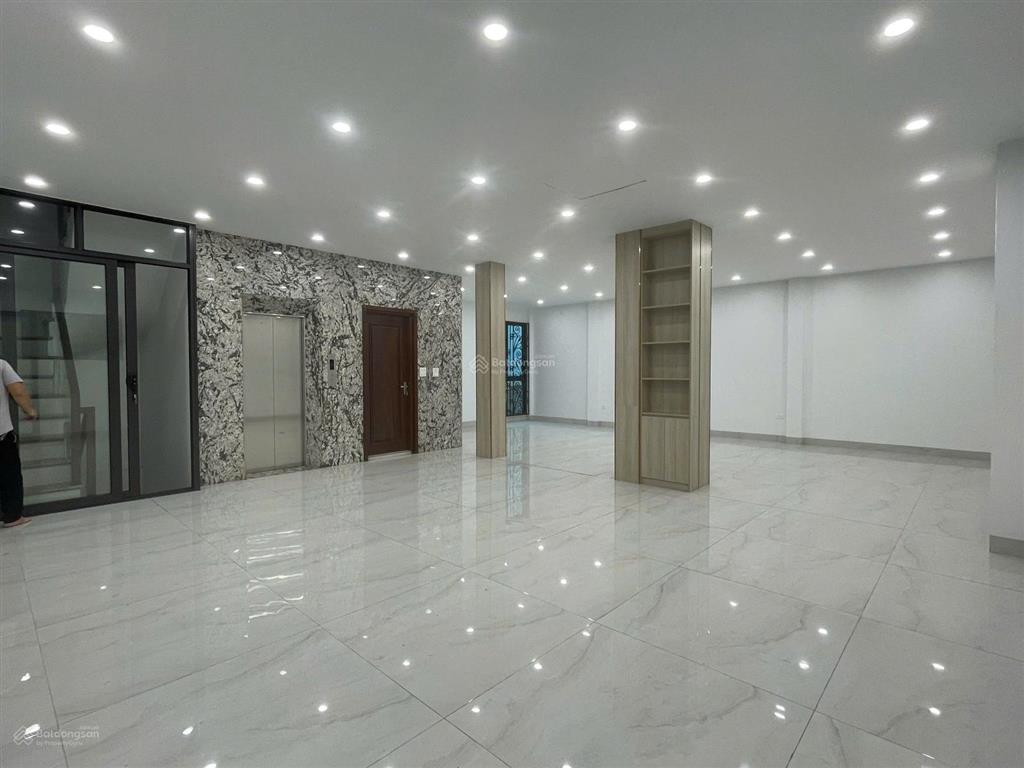 Cho thuê nhà mặt phố nguyễn văn cừ  6 tầng thang máy  full nội thất  vỉa hè  kinh doanh sầm uất