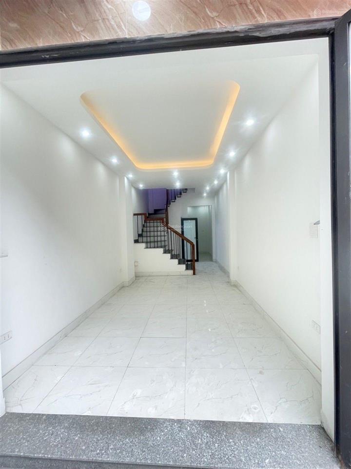 Cần tiền bán gấp nhà mới xây phường việt hưng 36m2 4t  ô tô nhỏ đỗ cửa  cách ô tô tránh chỉ 30m