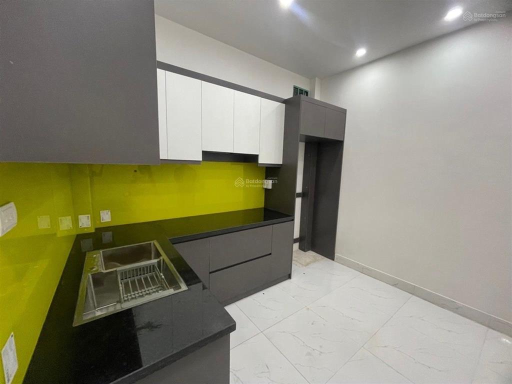 Cần tiền bán gấp nhà mới xây phường việt hưng 36m2 4t  ô tô nhỏ đỗ cửa  cách ô tô tránh chỉ 30m