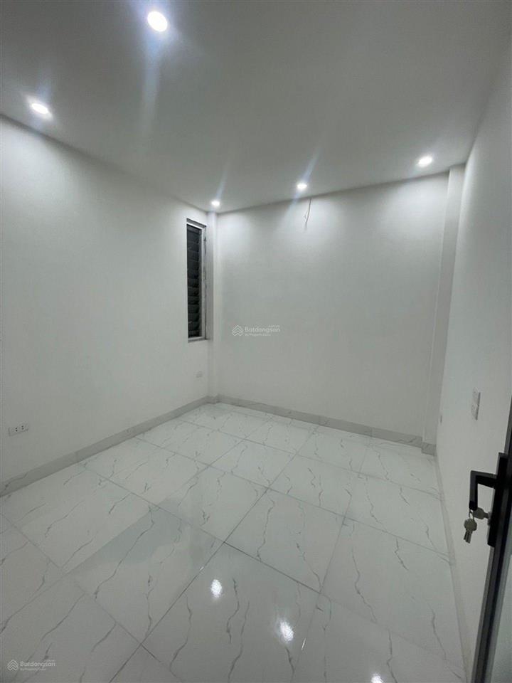 Cần tiền bán gấp nhà mới xây phường việt hưng 36m2 4t  ô tô nhỏ đỗ cửa  cách ô tô tránh chỉ 30m