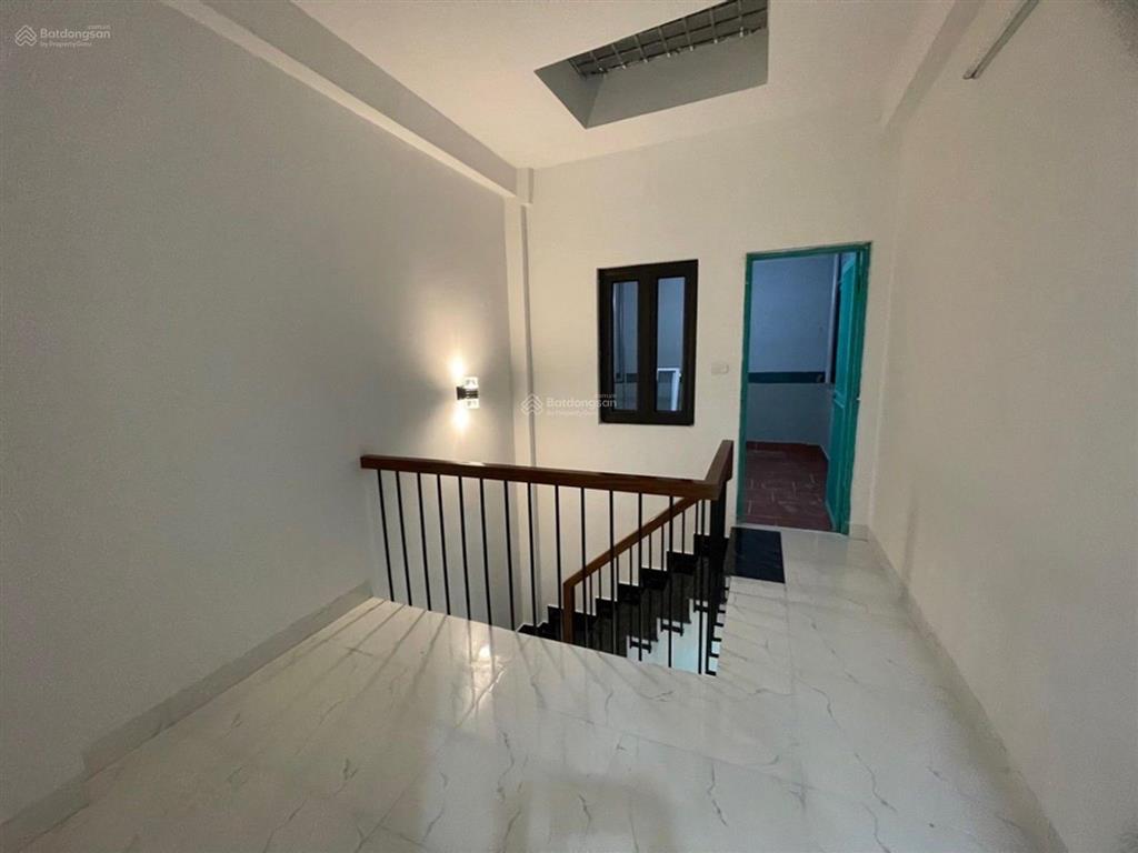 Cần tiền bán gấp nhà mới xây phường việt hưng 36m2 4t  ô tô nhỏ đỗ cửa  cách ô tô tránh chỉ 30m