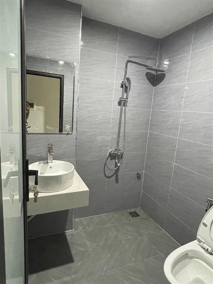 Cần tiền bán gấp nhà mới xây phường việt hưng 36m2 4t  ô tô nhỏ đỗ cửa  cách ô tô tránh chỉ 30m