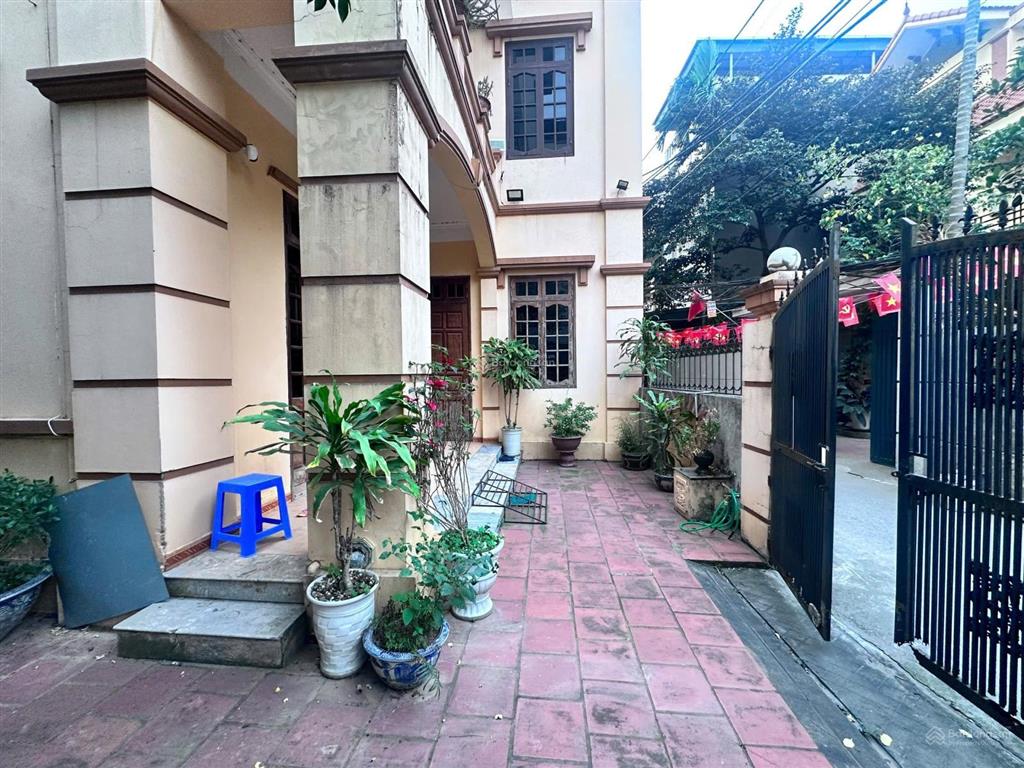 Cho thuê biệt thự nhà vườn rộng 150m2, 3 tầng tại thượng thanh, long biên