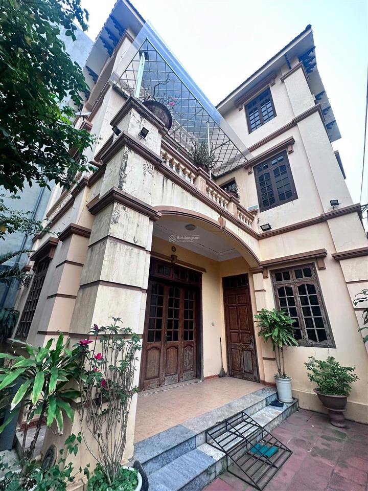 Cho thuê biệt thự nhà vườn rộng 150m2, 3 tầng tại thượng thanh, long biên