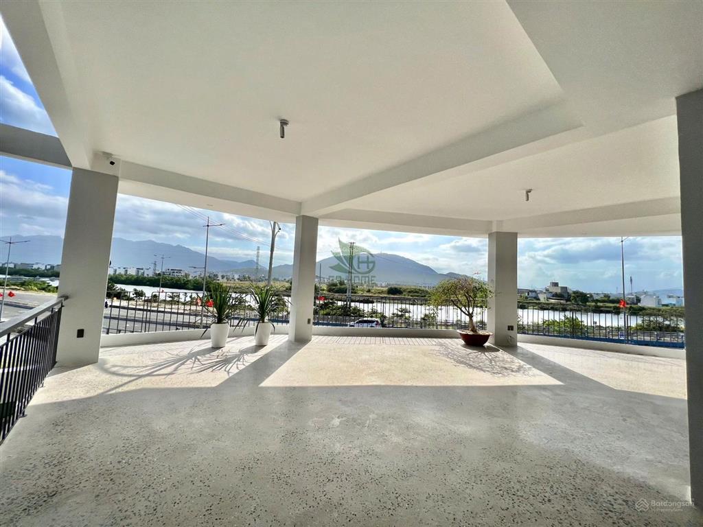 Cho thuê nhà kinh doanh góc 4 tầng có thang máy view sông, hà quang 2, 77 triệu/tháng