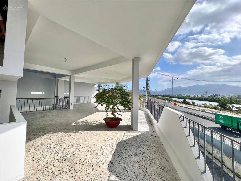 Cho thuê nhà kinh doanh góc 4 tầng có thang máy view sông, hà quang 2, 77 triệu/tháng