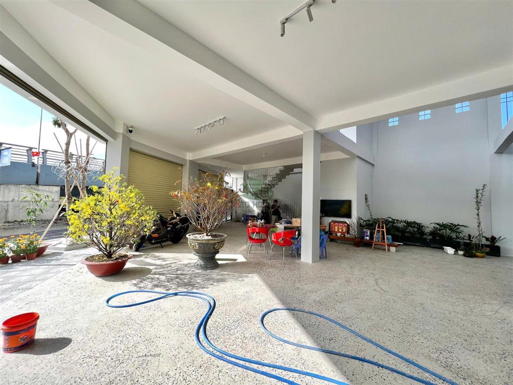 Cho thuê nhà kinh doanh góc 4 tầng có thang máy view sông, hà quang 2, 77 triệu/tháng