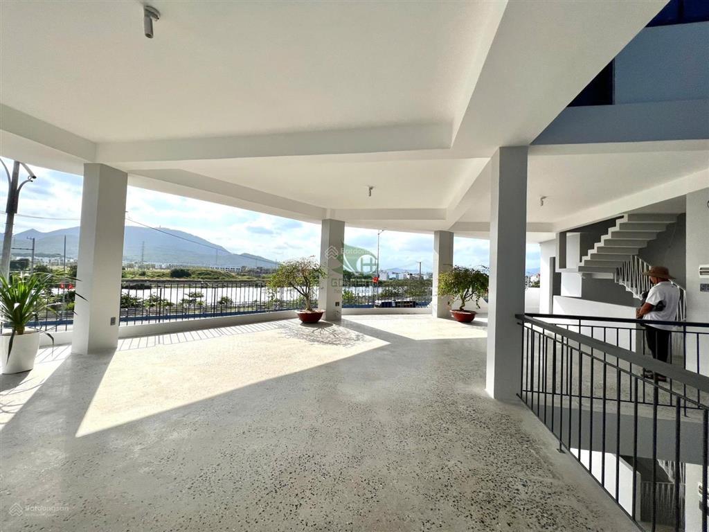Cho thuê nhà kinh doanh góc 4 tầng có thang máy view sông, hà quang 2, 77 triệu/tháng