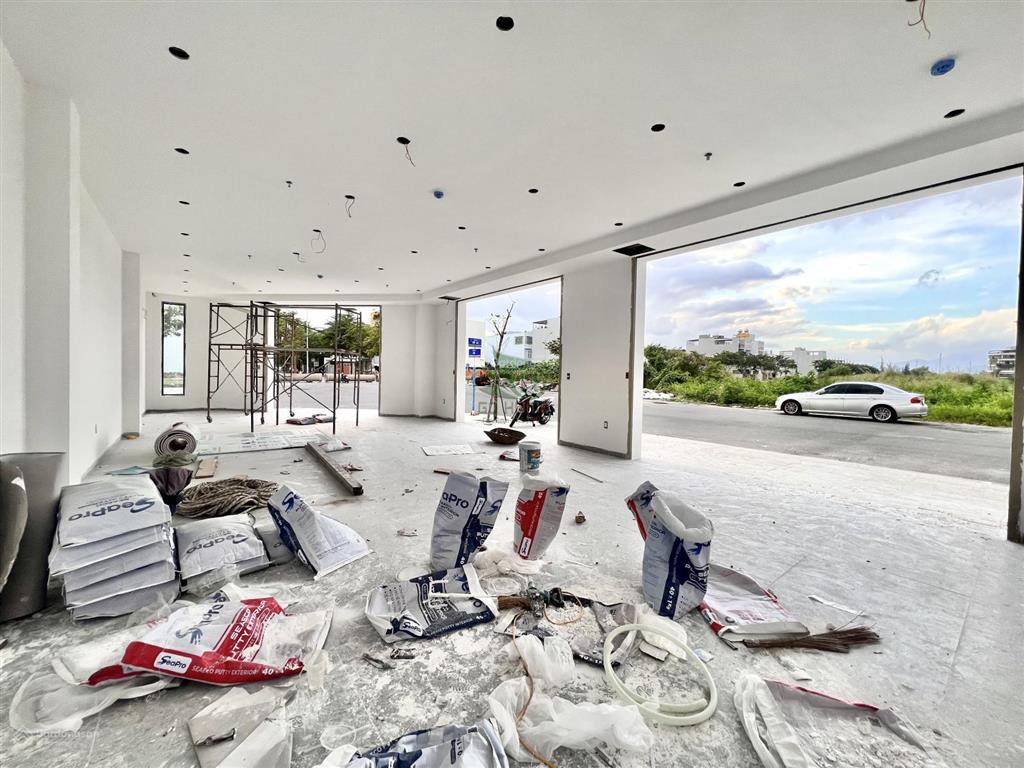 Cho thuê nhà ở kinh doanh 5 tầng 800m2 có pccc ngay lô góc khu vcn phước long giá 70 triệu/tháng