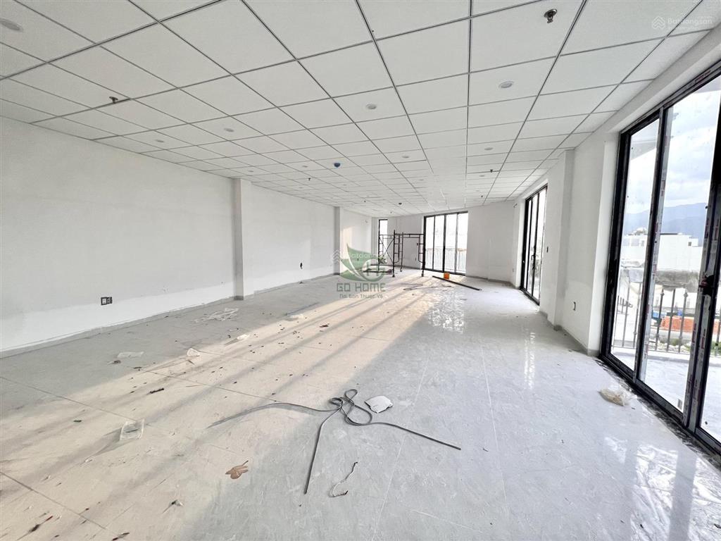 Cho thuê nhà ở kinh doanh 5 tầng 800m2 có pccc ngay lô góc khu vcn phước long giá 70 triệu/tháng
