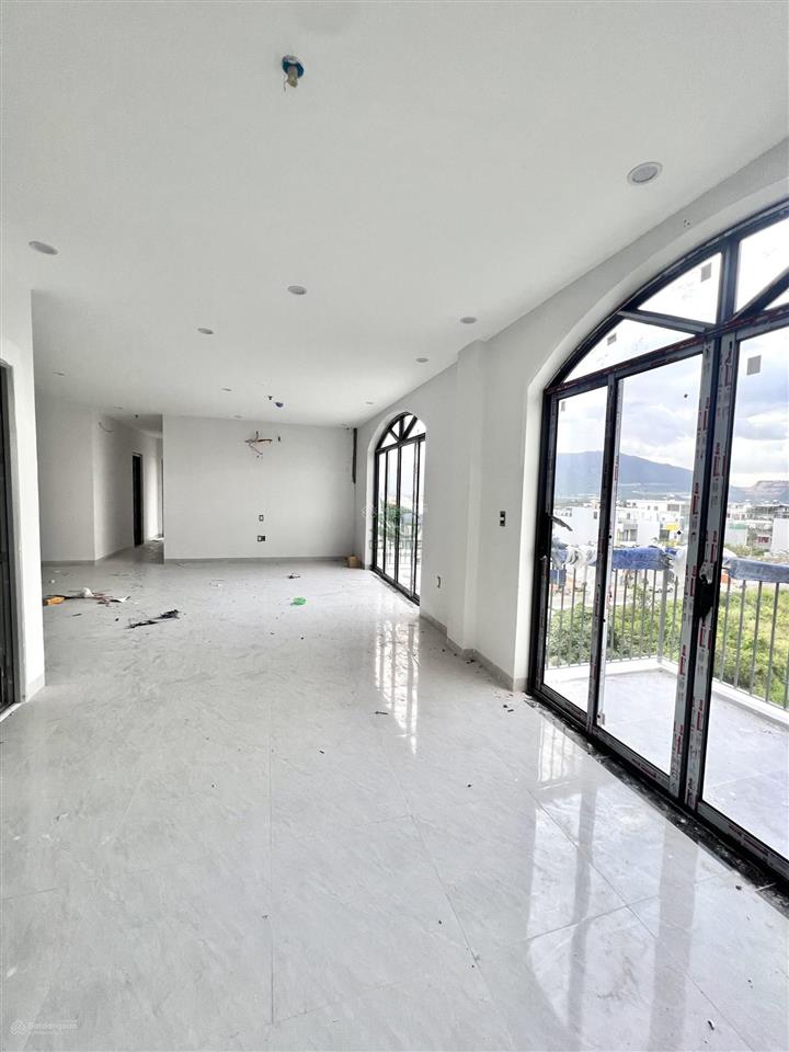 Cho thuê nhà ở kinh doanh 5 tầng 800m2 có pccc ngay lô góc khu vcn phước long giá 70 triệu/tháng