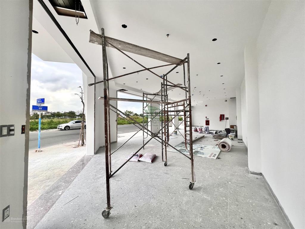 Cho thuê nhà ở kinh doanh 5 tầng 800m2 có pccc ngay lô góc khu vcn phước long giá 70 triệu/tháng