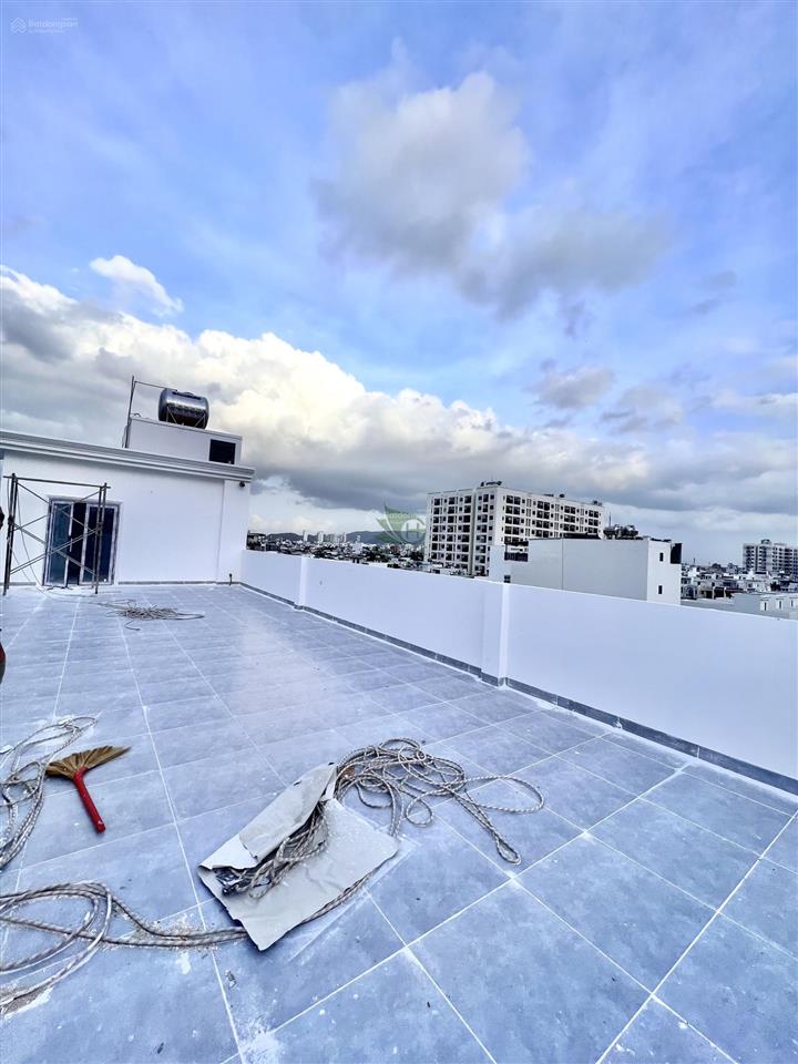 Cho thuê nhà ở kinh doanh 5 tầng 800m2 có pccc ngay lô góc khu vcn phước long giá 70 triệu/tháng