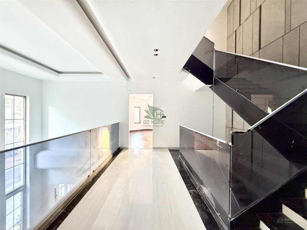 **cho thuê villa góc 3 tầng mới xây siêu đẹp khu hà quang 2 giá 50 triệu/tháng**