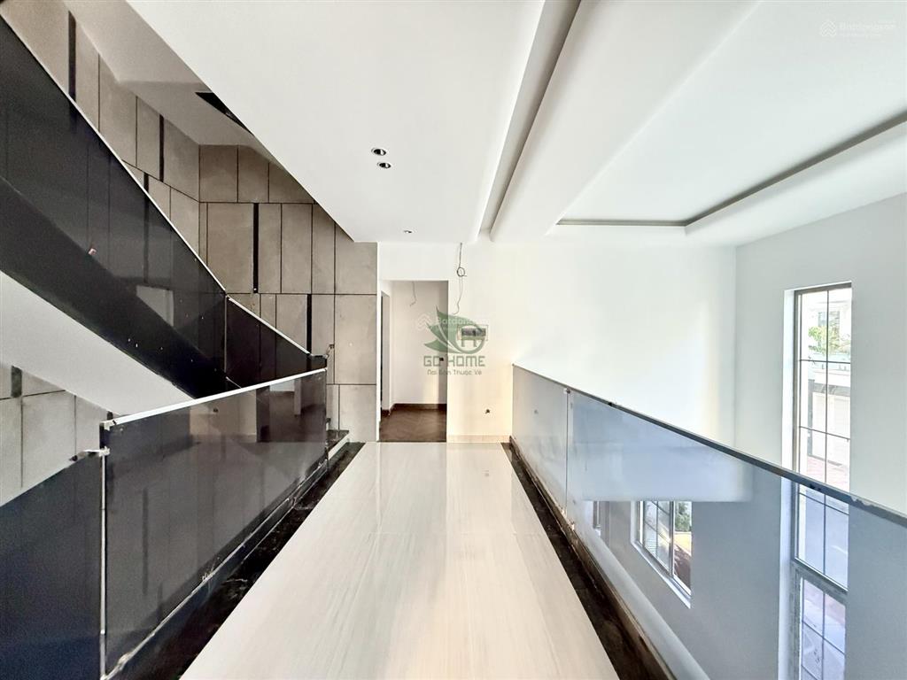 **cho thuê villa góc 3 tầng mới xây siêu đẹp khu hà quang 2 giá 50 triệu/tháng**