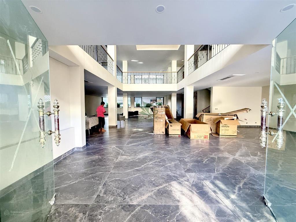 Cho thuê mặt bằng 2 tầng siêu rộng 750m2 ngang 15m tuyến thích quảng đức giá 100 triệu/tháng