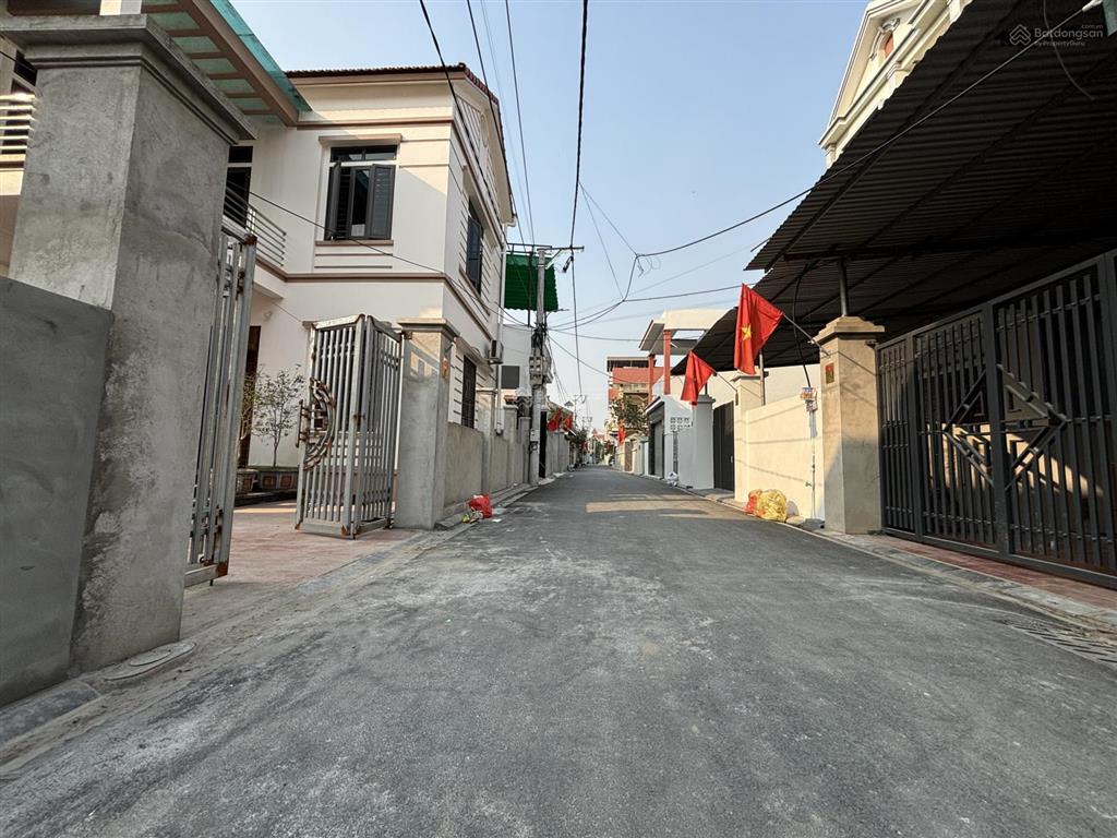 Chính chủ gửi bán 100m full thổ, đường thông, 7 chỗ chạy vòng quanh