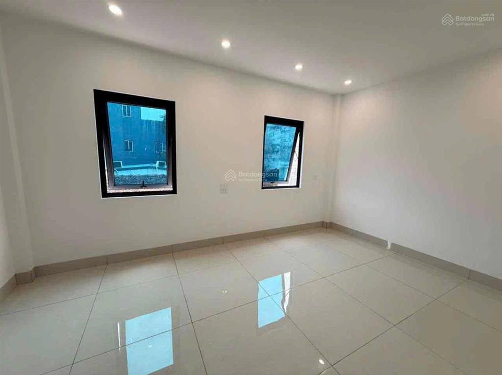 Bán nhà cổ dương, 4 tầng ô tô đỗ gần, gần trường archimedes, chỉ quanh 4tỷ