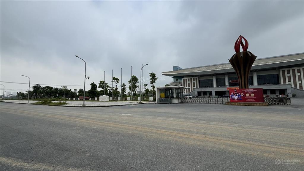 Bán nhà mặt phố đản dị, tt đông anh, 4 tầng kinh doanh, hơn 13 tỷ