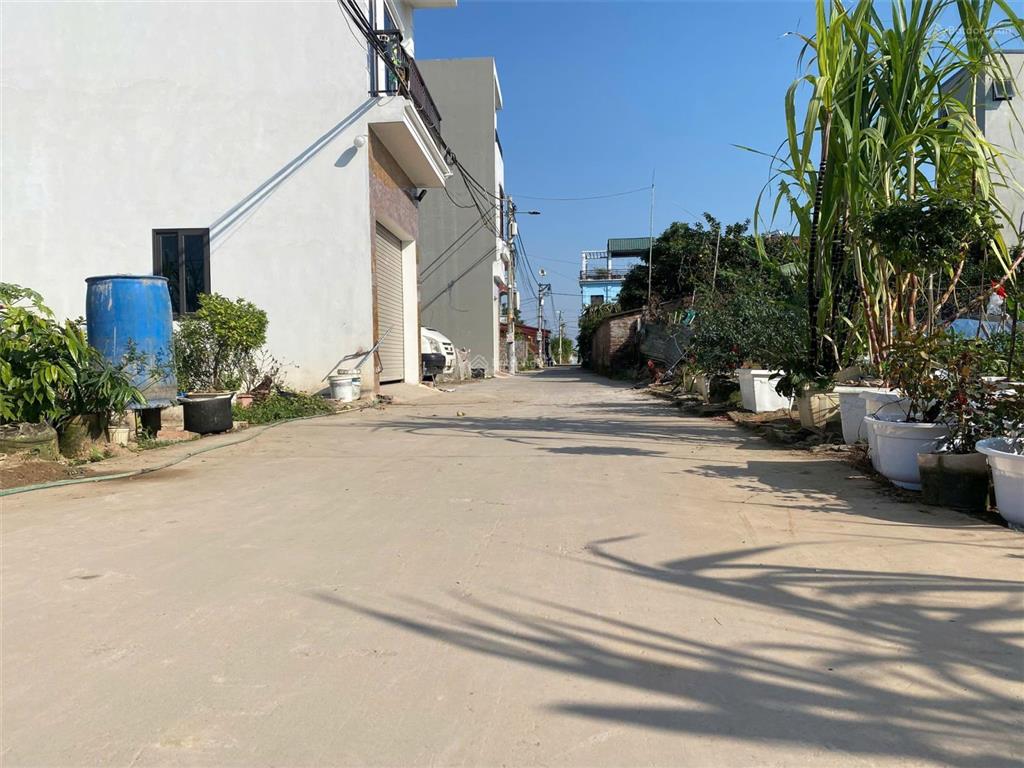 Bán nhanh lô góc 2 mặt tiền 65m full tc trục chính ấp tre quang minh