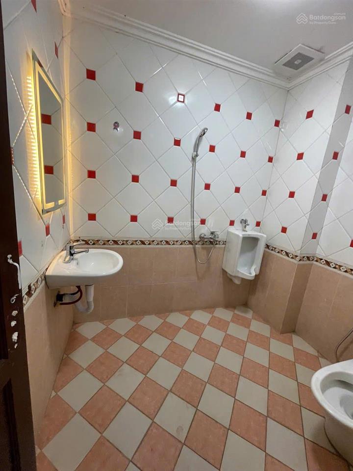 Cho thuê toà nhà 8 tầng tại khu gần nguyễn chánh