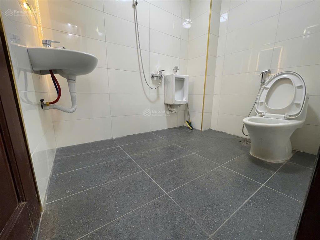 Cho thuê toà nhà 8 tầng tại khu gần nguyễn chánh
