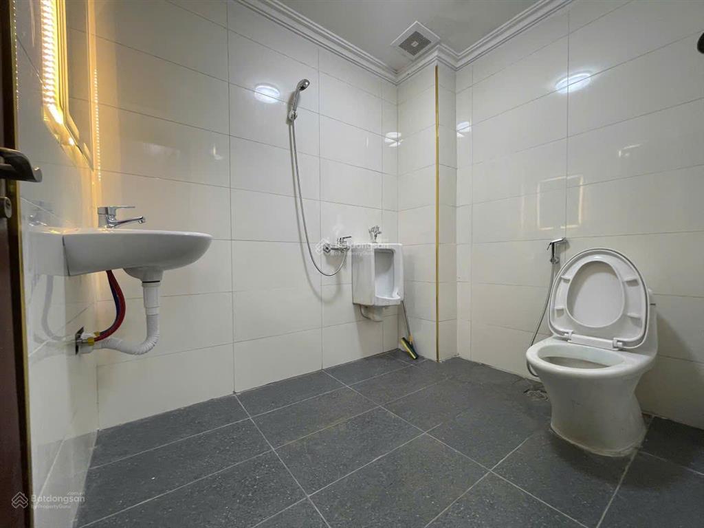 Cho thuê toà nhà 8 tầng tại khu gần nguyễn chánh