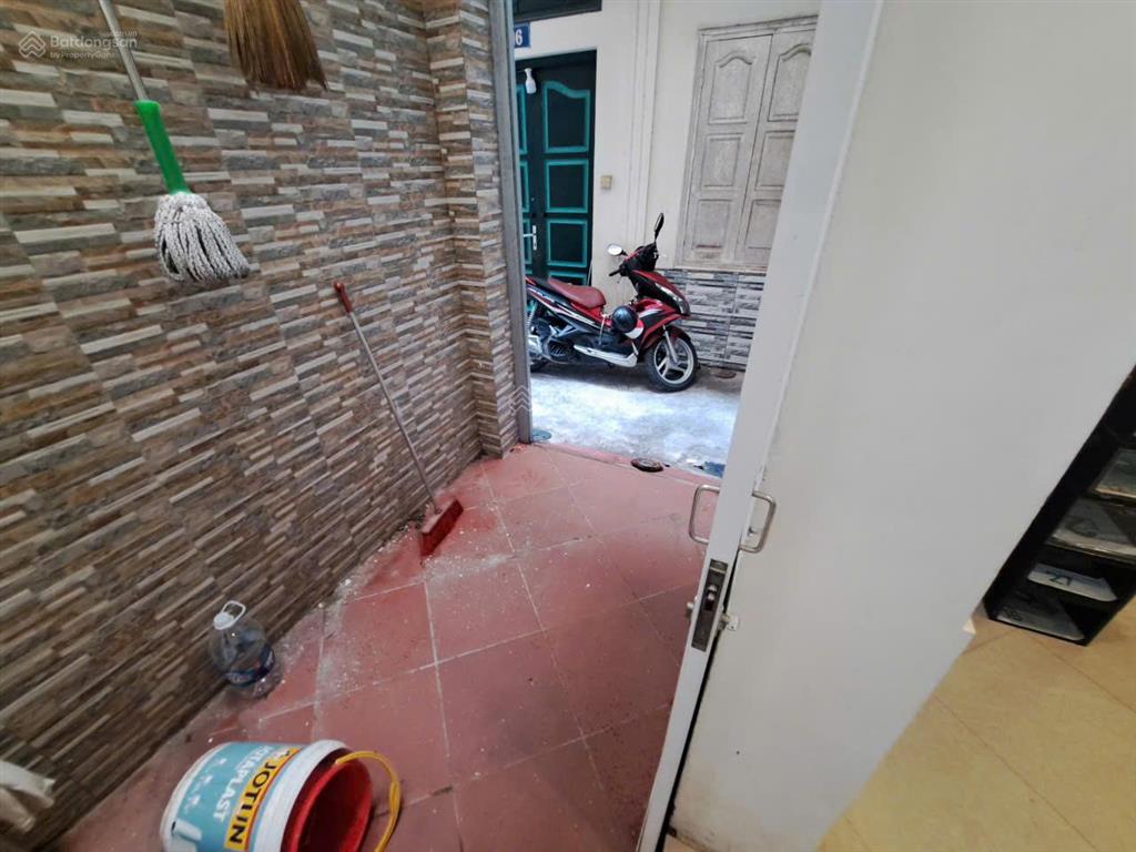Cho thuê nhà 3 tầng 2 phòng ngủ tại khu hoàng cầu, quận đống đa