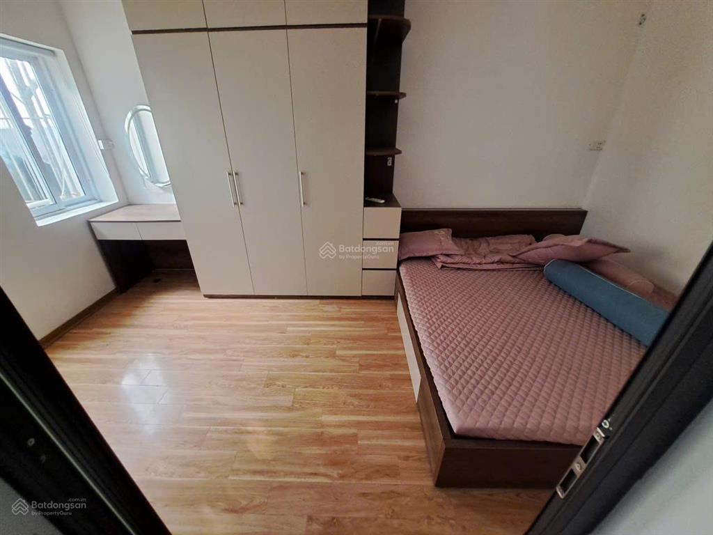 Cho thuê nhà 3 tầng 2 phòng ngủ tại khu hoàng cầu, quận đống đa