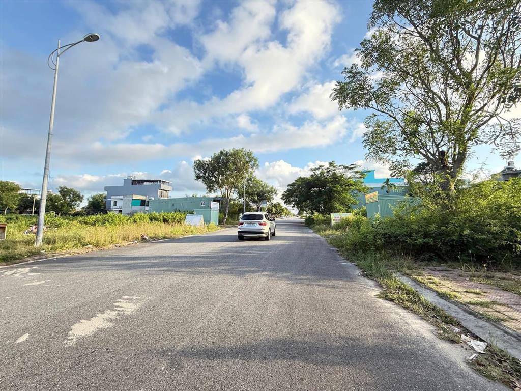 Bán lô đất khu đô thị 1b sát trường đại học fpt