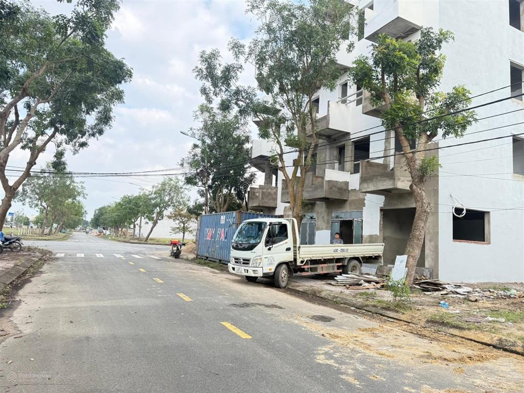 Bán lô đất sát hồ sinh thái đối diện trường đại học phan châu trinh