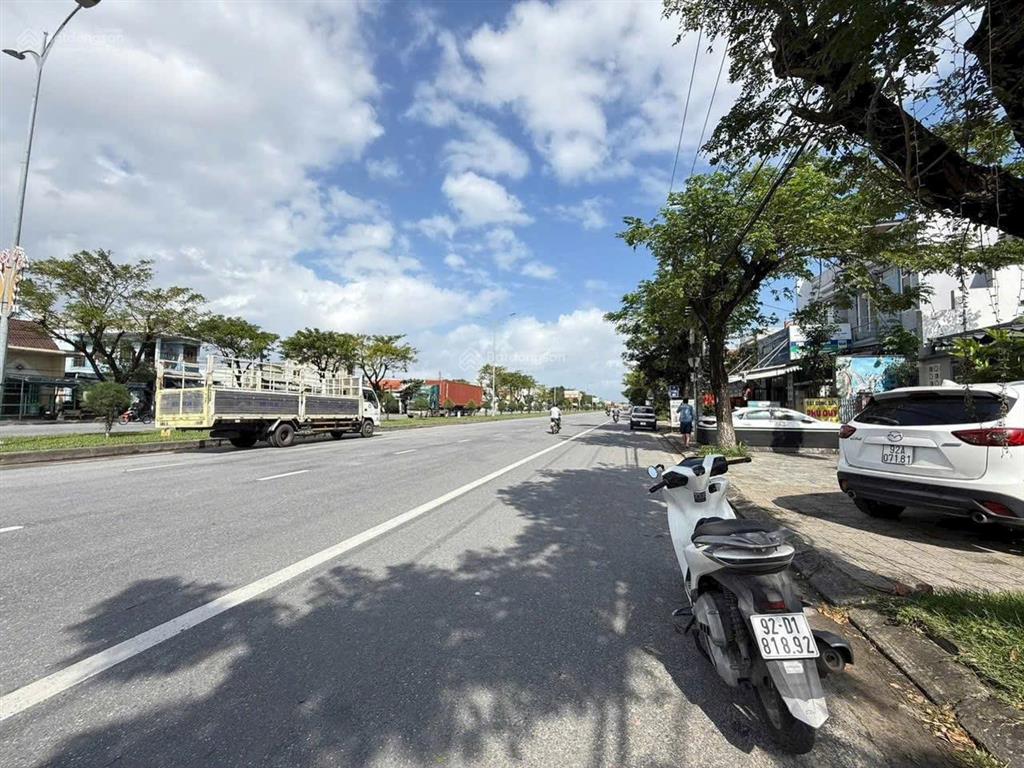 Diện tích 360m2 (12m ngang) mà giá chỉ hơn 12 tỷ, lại còn 2 mặt tiền trước sau, đường lớn 48m