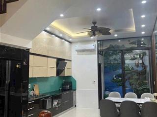 Bán nhà 4 tầng hướng đông nam mặt đường ngô thì nhậm thái bình !!!