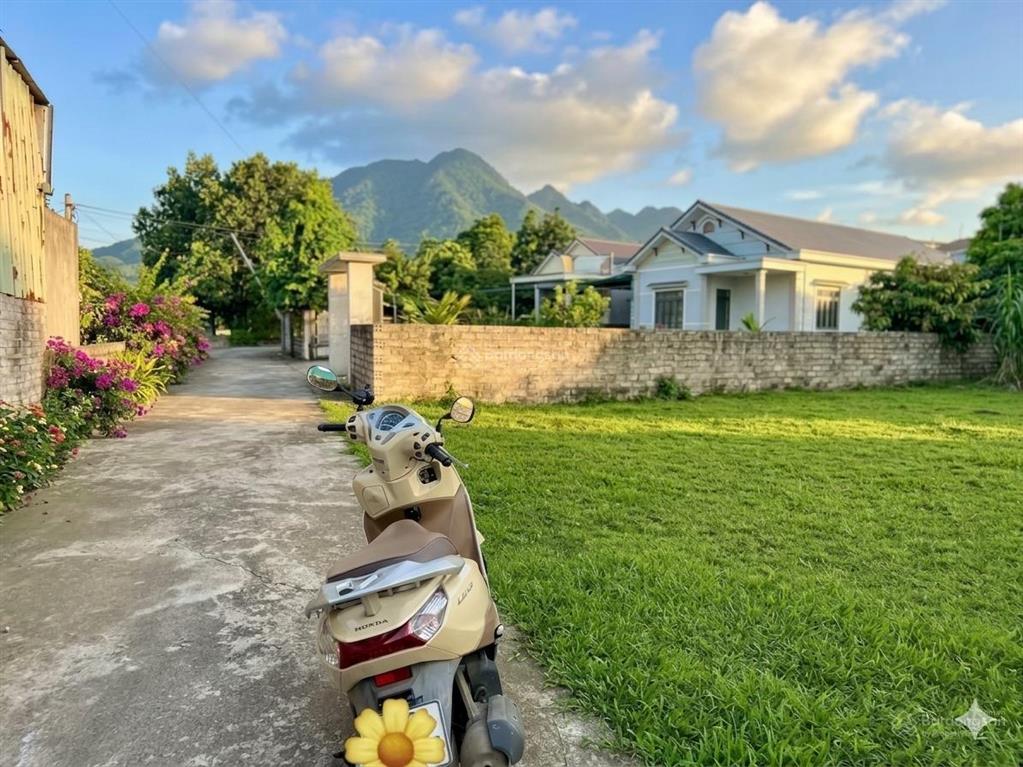 Lô góc 2 mặt tiền view núi ba vì  gần trục chính xã
