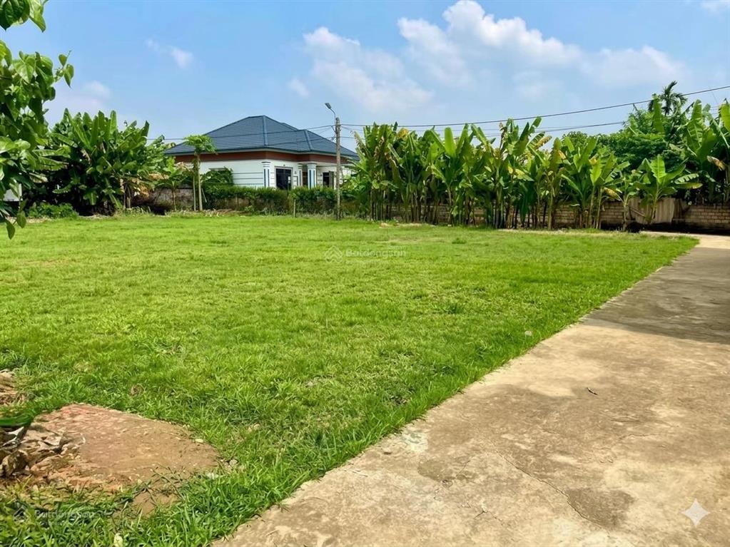 Lô góc 2 mặt tiền view núi ba vì  gần trục chính xã