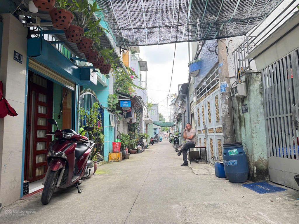 Bán nhà 3 tầng, sát quốc lộ 1k p. linh xuân, thủ đức.