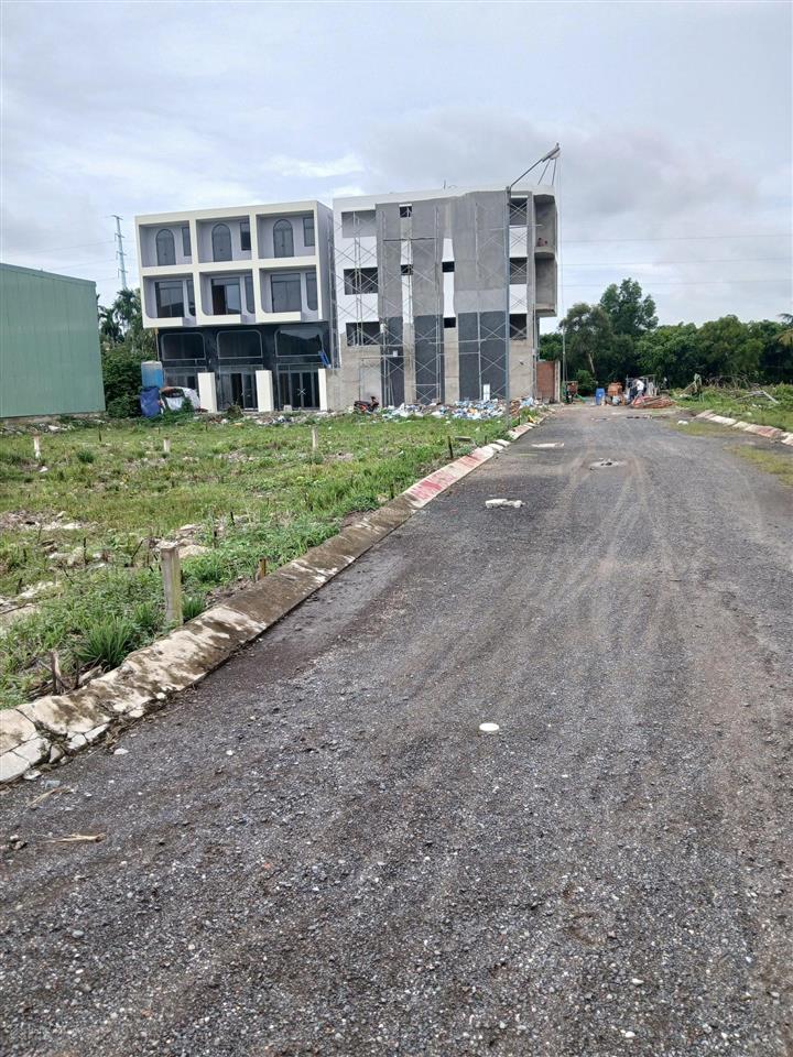 Lô góc. bán đất nền khu xây dựng tự do 5 tầng, sổ riêng, full thổ cư, 57.8m2, 3,941 tỷ