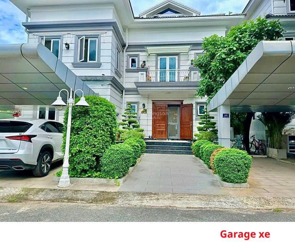 Bán biệt thự 3 tầng ngay trung tâm thủ đức  diện tích 379m2  giá giảm còn 55 tỷ thương lượng