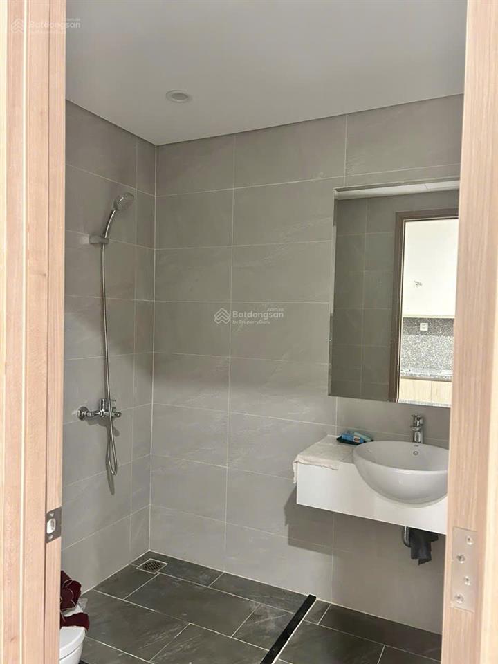 Bán căn hộ lầu cao. cc green town, p bhh b, bình tân 52m2 2pn 1wc. view đẹp. có sổ sẵn