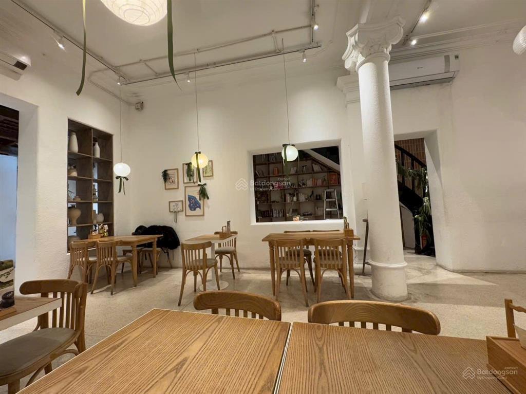 Cho thuê biệt thự 150m2 3 tầng tại phố trần hưng đạo, giá 80 triệu/tháng