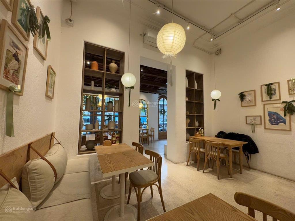 Cho thuê biệt thự 150m2 3 tầng tại phố trần hưng đạo, giá 80 triệu/tháng