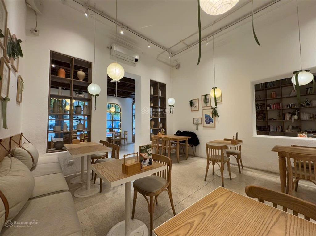 Cho thuê biệt thự 150m2 3 tầng tại phố trần hưng đạo, giá 80 triệu/tháng