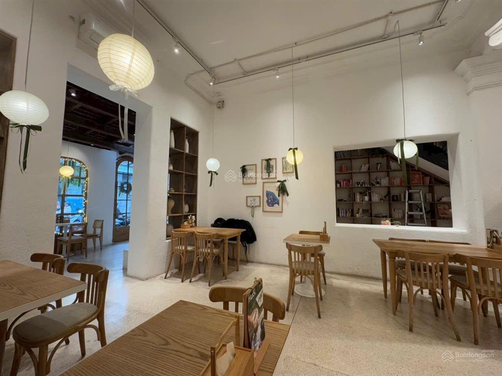 Cho thuê biệt thự 150m2 3 tầng tại phố trần hưng đạo, giá 80 triệu/tháng