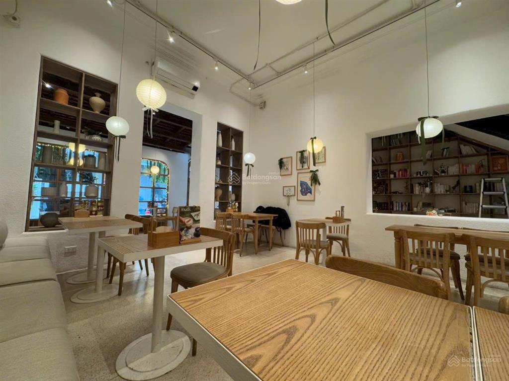 Cho thuê biệt thự 150m2 3 tầng tại phố trần hưng đạo, giá 80 triệu/tháng